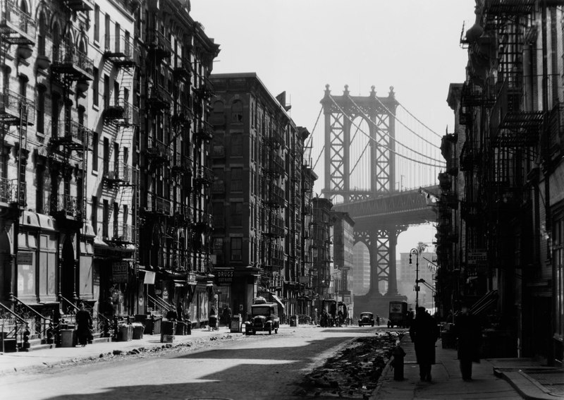 Berenice Abbott, Pike and Henry Streets, New York, 1936